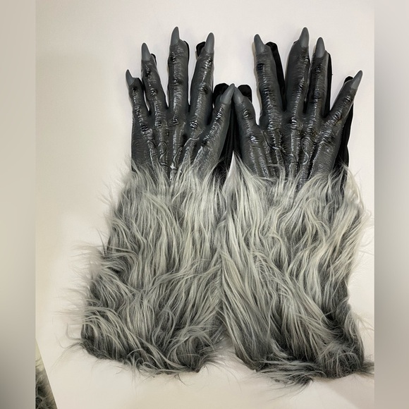 🚨SOLD🚨 Custom: Brown and red wolf man custom - Picture 4 of 5